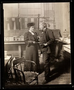 Thomas Edison og hans anden kone i hans laboratorium, 1906 (sølv gelatinetryk)